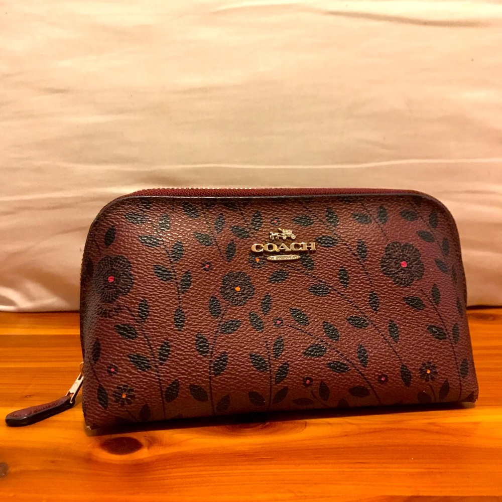 💓💓 HOST PICK 1/31 💓💓Coach Makeup Bag
